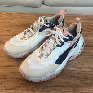 Puma women’s sneakers/tennis shoes size 10